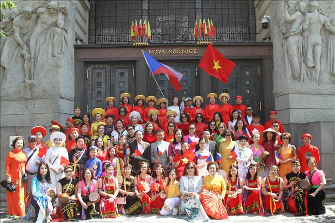 Rực rỡ sắc màu Việt Nam tại Liên hoan các dân tộc thiểu số Cộng hòa Séc